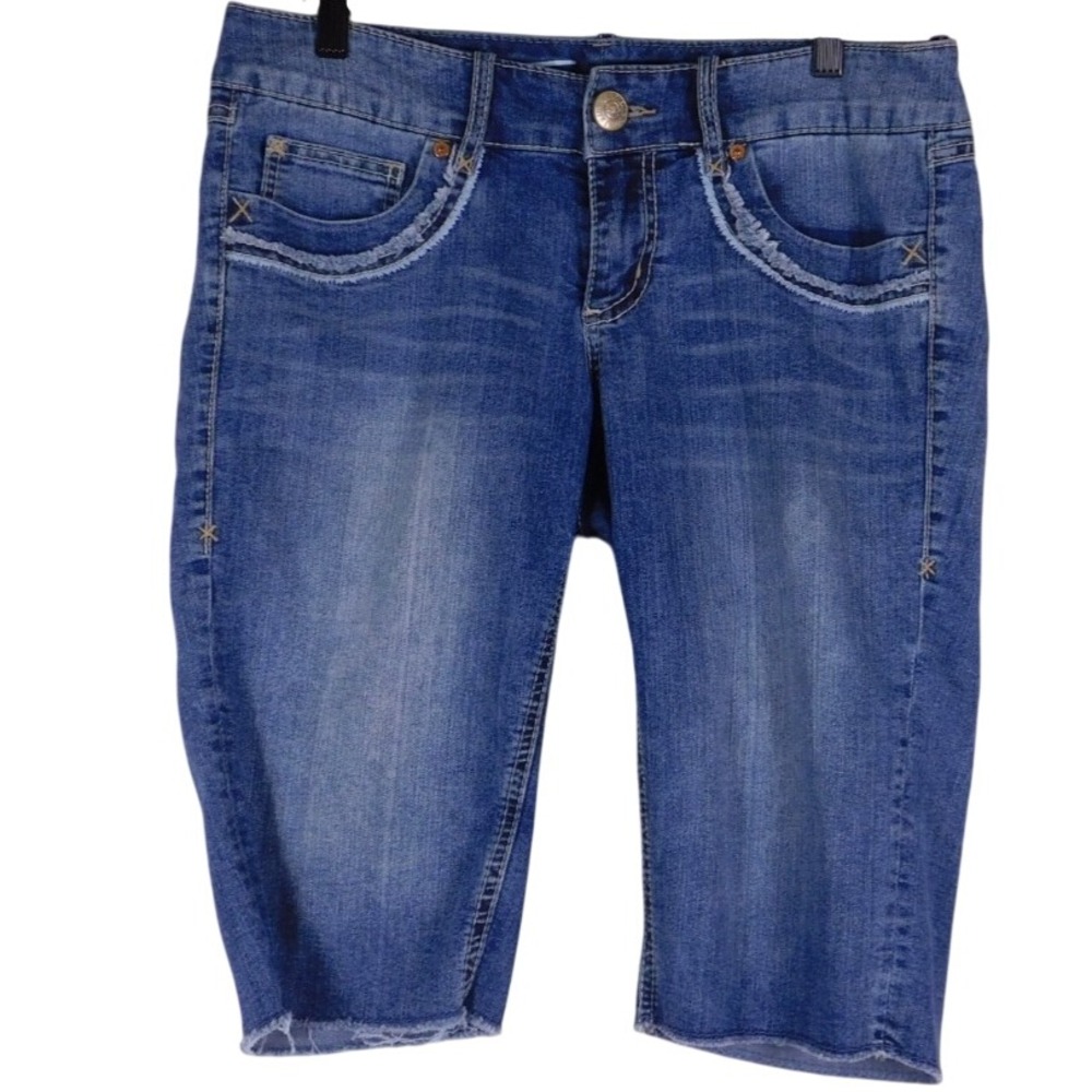 Seven 7 Womans Medium Wash Strech Bermuda Denim Jean Shorts C-134
